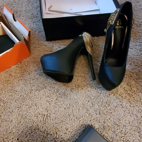 Shoe - Picture 3 of 3